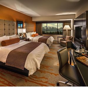 Queen Room Lake View